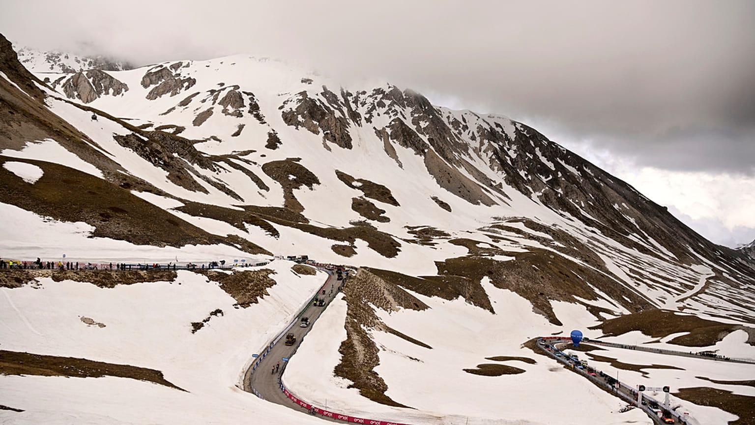 Tour of Italy bisiklet yarışının düzenlendiği Gran Sasso dağlarının görünümü, 12 Mayıs 2023