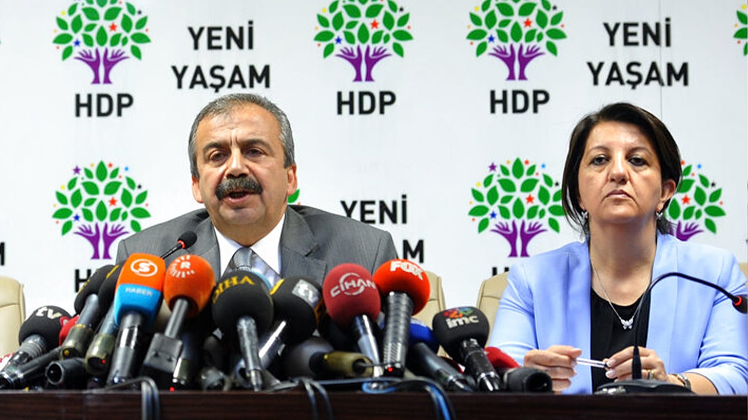 Sırrı Süreyya Önder (solda) ile Pervin Buldan
