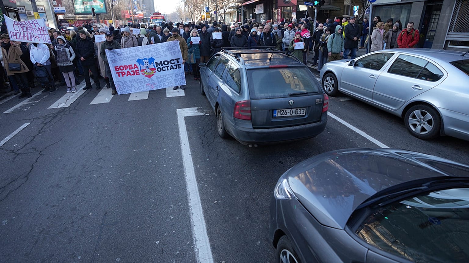  Laptop > 1280 EuropaNotícias EuropeiasNotícias Europeias Movimento estudantil na Sérvia exige responsabilidades pela tragédia de Novi Sad