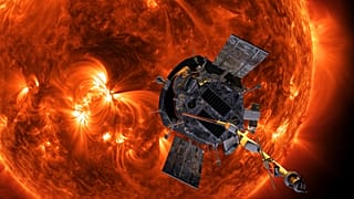 Μια καλλιτεχνική απεικόνιση του Parker Solar Probe που πλησιάζει τον Ήλιο από τη NASA