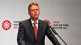 Hankó Balázs beszédet mond a magyar-török kulturális évad zárórendezvényén Budapesten, a Nemzeti Színházban 2024. december 19-én – képünk illusztráció