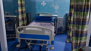 أسرة في المستشفى الميداني لجامعة عين شمس في العاصمة المصرية القاهرة. 17 يونيو/حزيران 2020