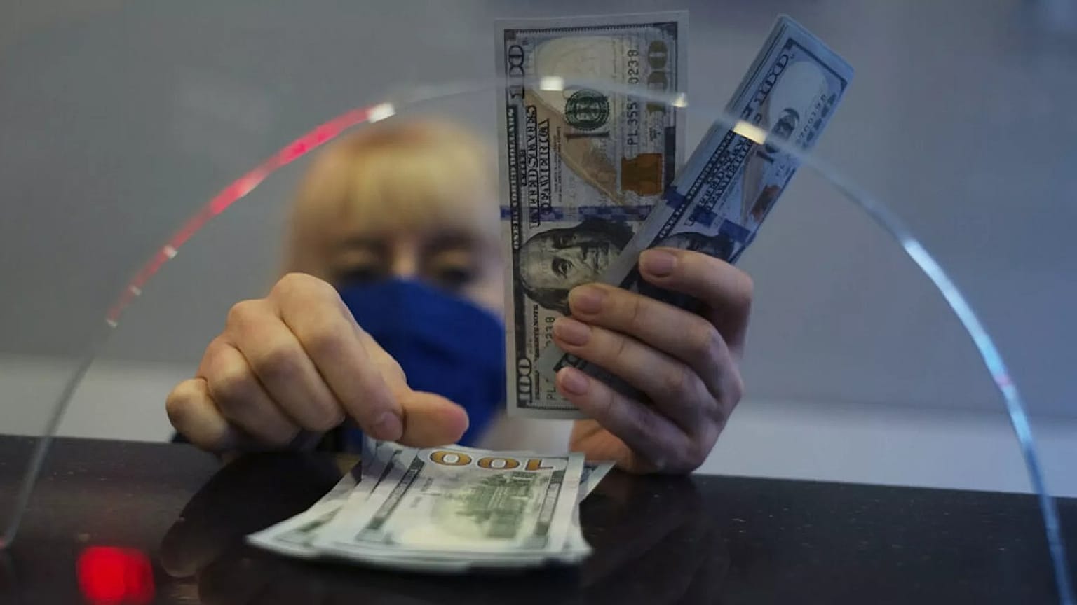 Sahte dolar iddiaları sonrası döviz büroları ve bankalar alarma geçmişti.