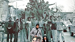 یک زن اندونزیایی حامی نظام جمهوری اسلامی در برابر عکسی از انقلاب ۱۳۵۷ ایران، تهران ۲۰۱۴