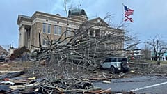 Tornado atingiu a cidade de Athens, no estado do Alabama