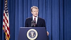 Le président Jimmy Carter tient une conférence de presse sur l'établissement de relations diplomatiques avec la Chine, 15 décembre 1978.