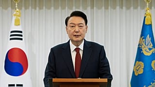Archivo: El presidente Yoon Suk Yeol habla en la residencia presidencial de Seúl, Corea del Sur, el 14 de diciembre,