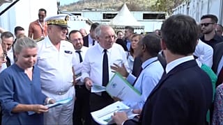 François Bayrou à Mayotte, lundi 30 décembre 2024.