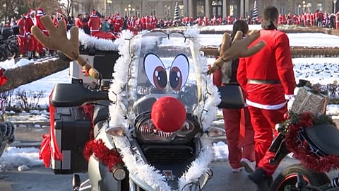 Noel Baba kılığına girmiş motosikletlilerin engelli çocuklar onuruna Belgrad'da düzenlediği ralli, Sırbistan, 28.12.2024