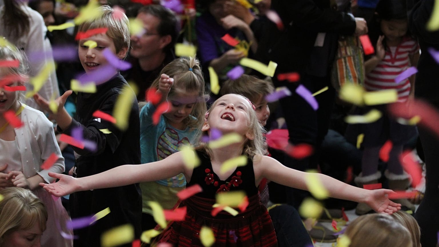 ABD Nüfus Bürosu tarafından yayınlanan tahminlere göre, dünya nüfusu 2024 yılında 71 milyondan fazla artık gösterdi.