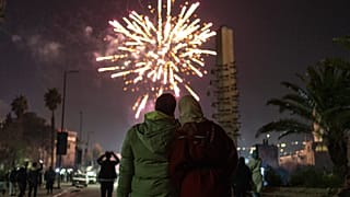 سوريون يحتفلون بالعام الجديد، في دمشق، سوريا، الثلاثاء 31 ديسمبر 2024. 