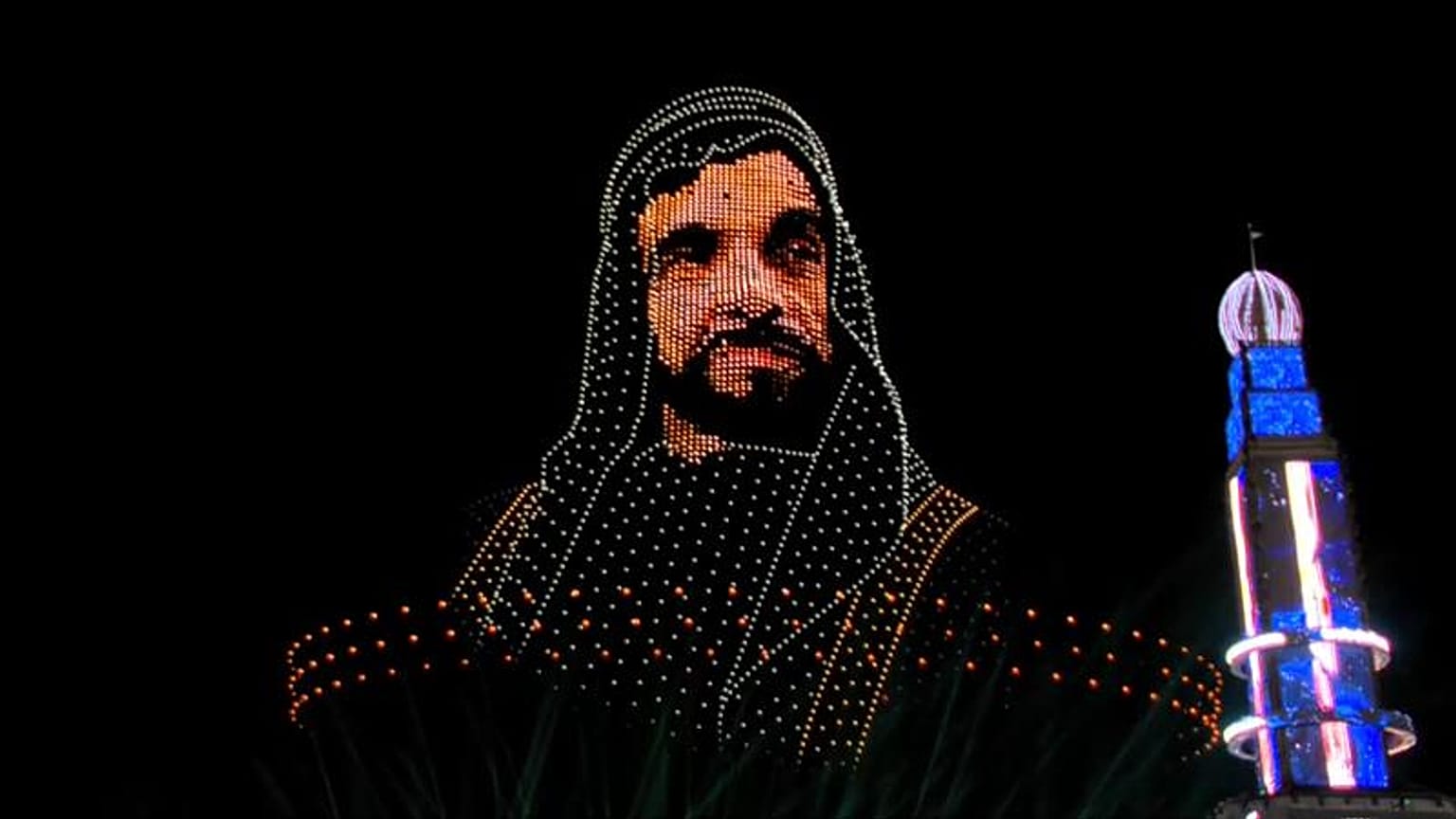 مسيرات مضيئة فوق أبو ظبي احتفاءً برأس السنة الجديدة 2025