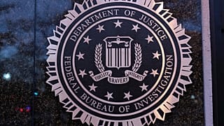 Le sceau du Federal Bureau of Investigation (FBI) est visible sur le siège à Washington, le samedi 7 décembre 2024.
