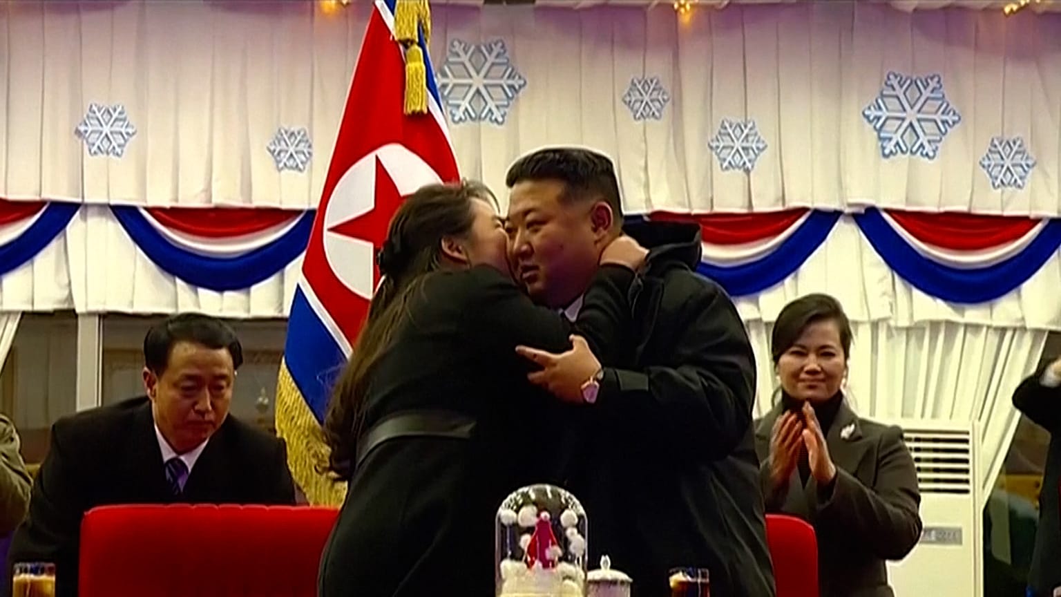 Kim e sua figlia partecipano ai festeggiamenti per il nuovo anno a Pyongyang