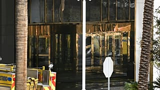 A área de arrumadores no exterior do Trump International Hotel, em Las Vegas, é vista após o incêndio e a explosão de um Tesla Cybertruck, na quarta-feira, 1 de janeiro de 2025.