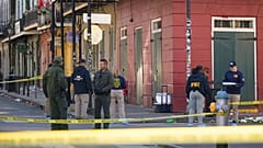 FBI prowadzi dochodzenie w rejonie ulic Orleans i Bourbon w pobliżu katedry św. Ludwika we Francuskiej Dzielnicy, gdzie mężczyzna wjechał ciężarówką w tłum