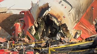 Continúa la investigación en el lugar donde se estrelló el avión surcoreano