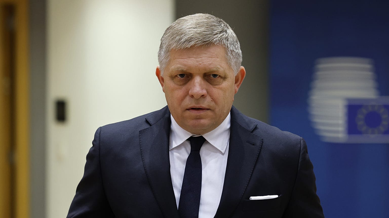 ARQUIVO: O primeiro-ministro da Eslováquia, Robert Fico, chega a uma mesa redonda durante uma cimeira da UE em Bruxelas, a 1 de fevereiro de 2024