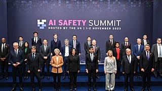 Líderes mundiais na Cimeira de Segurança da Inteligência Artificial do Reino Unido, em Bletchley Park, em 2023.