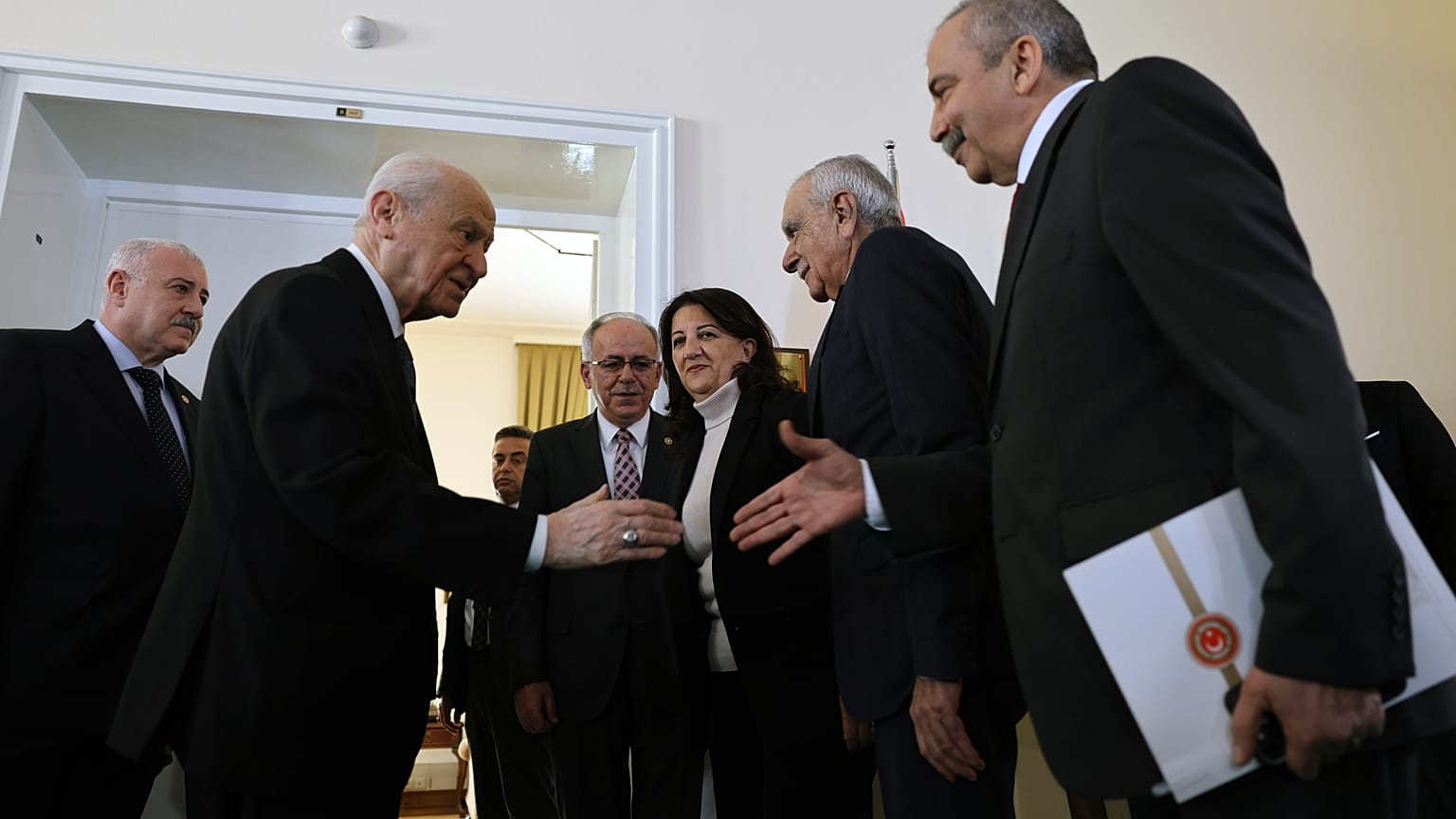 MHP lideri Bahçeli, Pervin Buldan, Sırrı Süreyya Önder ve Ahmet Türk'ten oluşan heyeti karşıladı