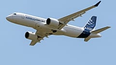 Fotografía de archivo de un Airbus A220