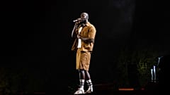 Stormzy Londra'da düzenlenen All Points East festivalinde şarkılarını okuyor, 18 Ağustos 2023