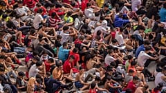 Unbegleitete Minderjährige vor einer provisorischen Unterkunft in der spanischen Exklave Ceuta nahe der Grenze zu Marokko, 19. Mai 2021