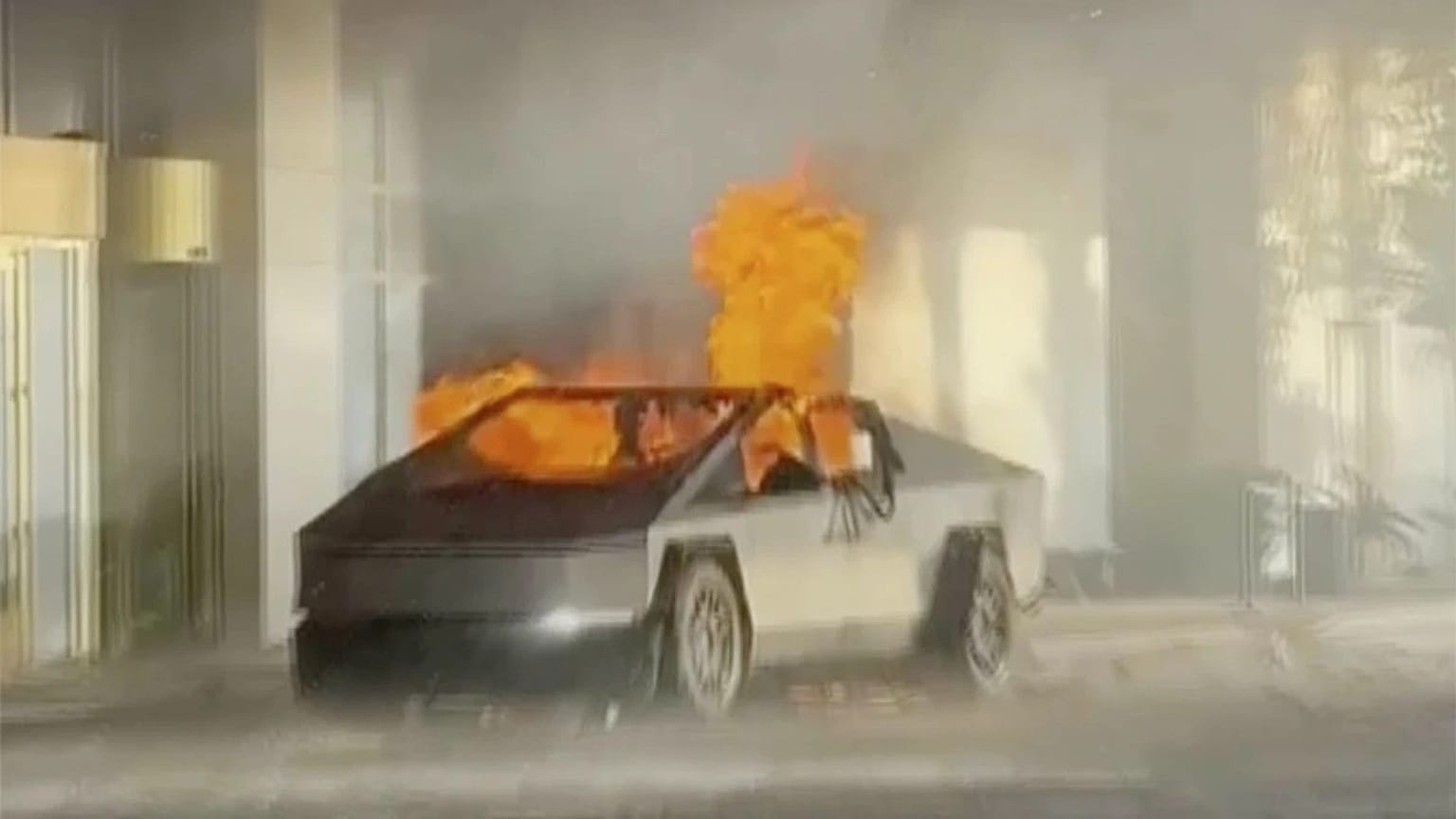 Tesla aracının patlama anları