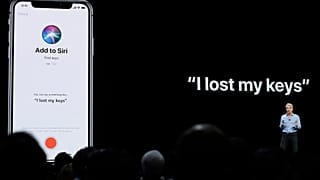 Craig Federighi, vice-président senior du génie logiciel d'Apple, parle de Siri lors d'une annonce de nouveaux produits en 2018.