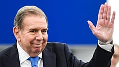 Ο υποψήφιος της αντιπολίτευσης της Βενεζουέλας Edmundo González απεικονίζεται στο Ευρωπαϊκό Κοινοβούλιο στις 17 Δεκεμβρίου 2024. 