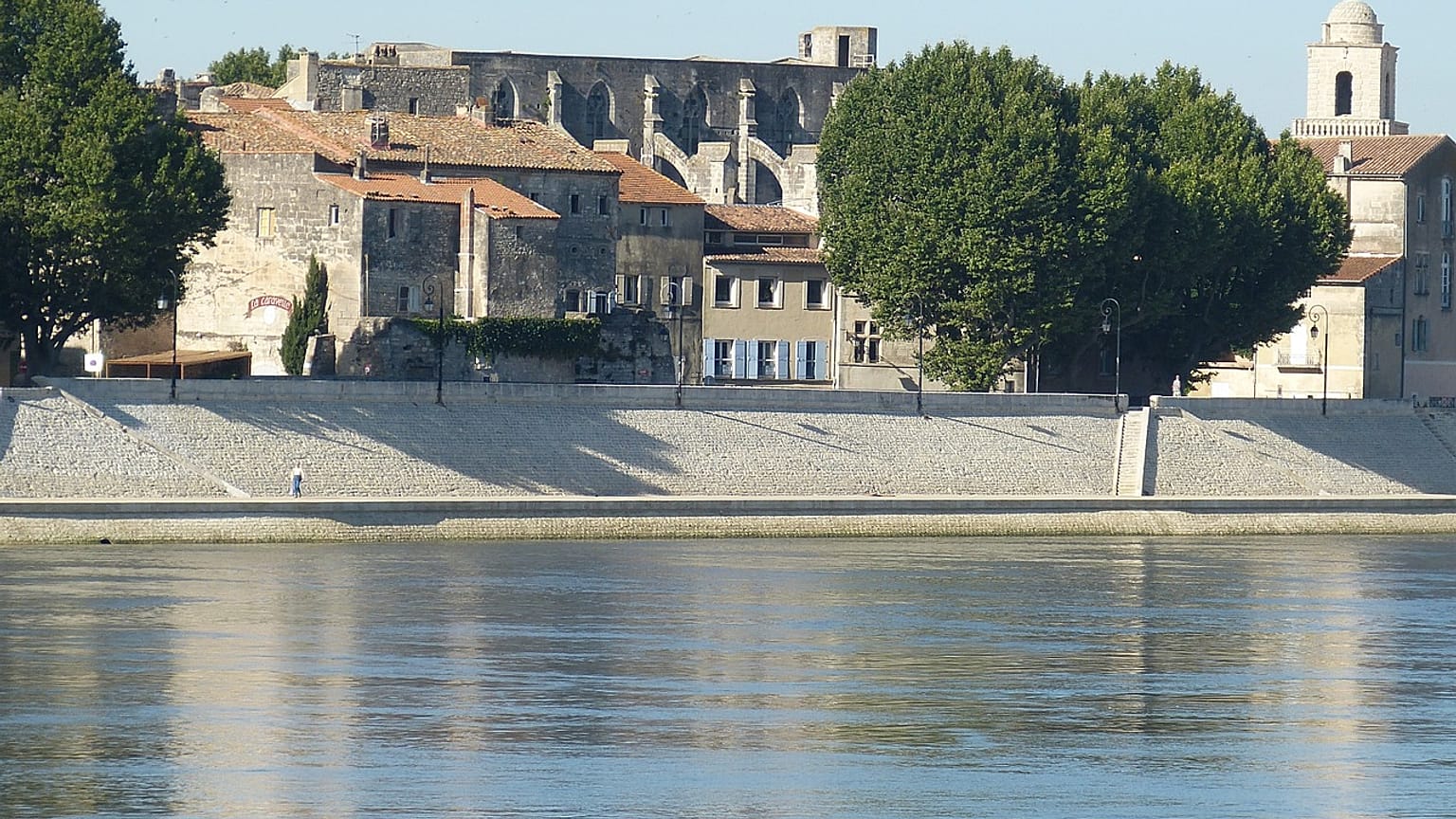 Stadtansicht von Arles in Südfrankreich