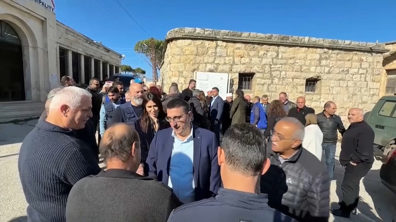 وزير الشؤون الاجتماعية اللبناني يزور مرجعيون لتقييم الأضرار ويؤكد على ضرورة إعادة الإعمار