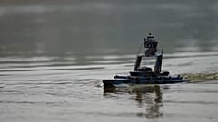Exercice avec un drone fluvial équipé pour des missions de reconnaissance et de combat à Kiev en Ukraine , le 03.01.2025