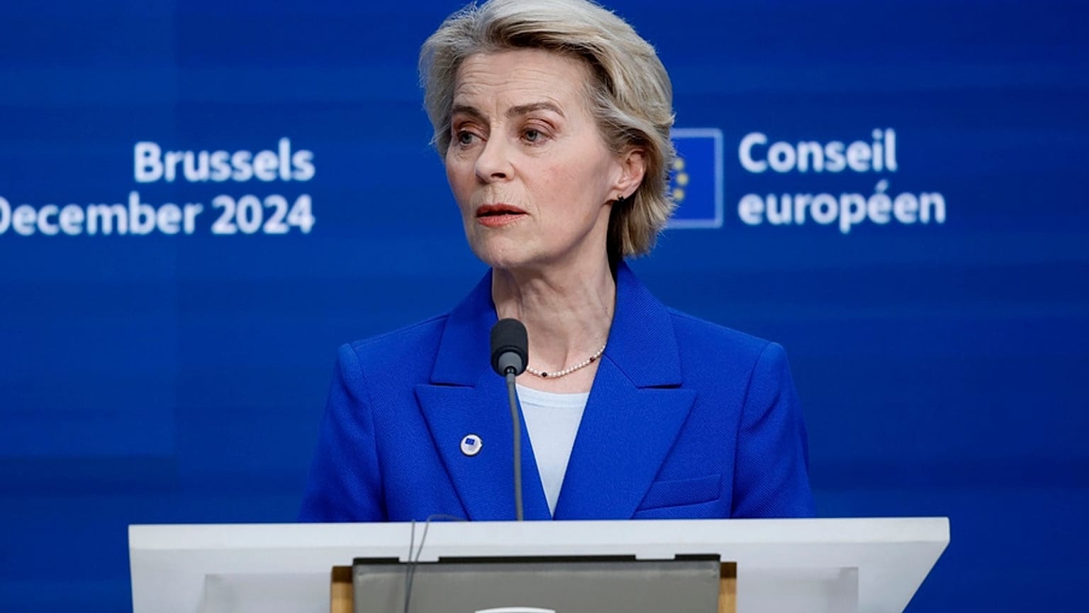 Die Präsidentin der Europäischen Kommission, Ursula von der Leyen, spricht bei einer Medienkonferenz zum Abschluss eines EU-Gipfels in Brüssel, Donnerstag, 19. Dezember 2024.
