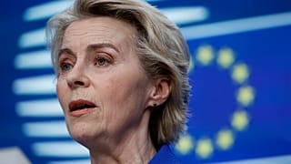 La présidente de la Commission européenne, Ursula von der Leyen, s'adresse aux médias à l'issue d'un sommet de l'UE à Bruxelles, jeudi 19 décembre 2024.
