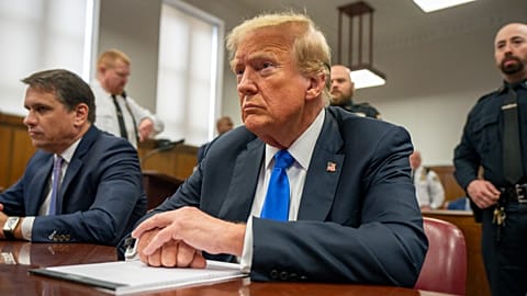 Donald Trump volt elnök megjelenik a manhattani büntetőbíróságon az esküdtszéki tanácskozáson a csempészpénzekkel kapcsolatos büntetőperében New Yorkban, 2024. május 30.
