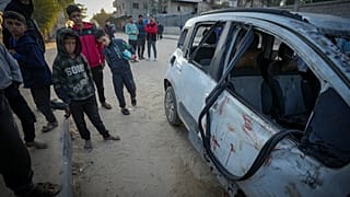 Κατεστραμμένο όχημα στην Ντέιρ αλ Μπάλα στη Γάζα
