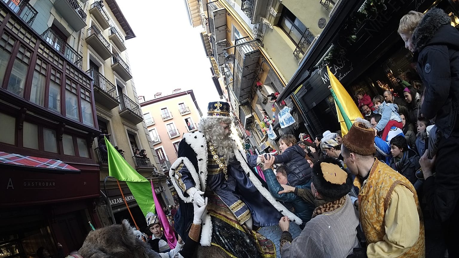 Imagen de archivo de una cabalgata de Reyes Magos en España. 