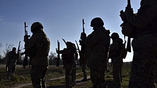 Soldados preparados en el frente.