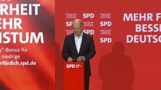 Olaf Scholz német kancellár sajtótájékoztatón beszél az SDP berlini székházában 2025. január 5-én.