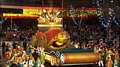 Spaniens traditioneller Dreikönigsumzug in Madrid als Teil der Dreikönigsfeierlichkeiten