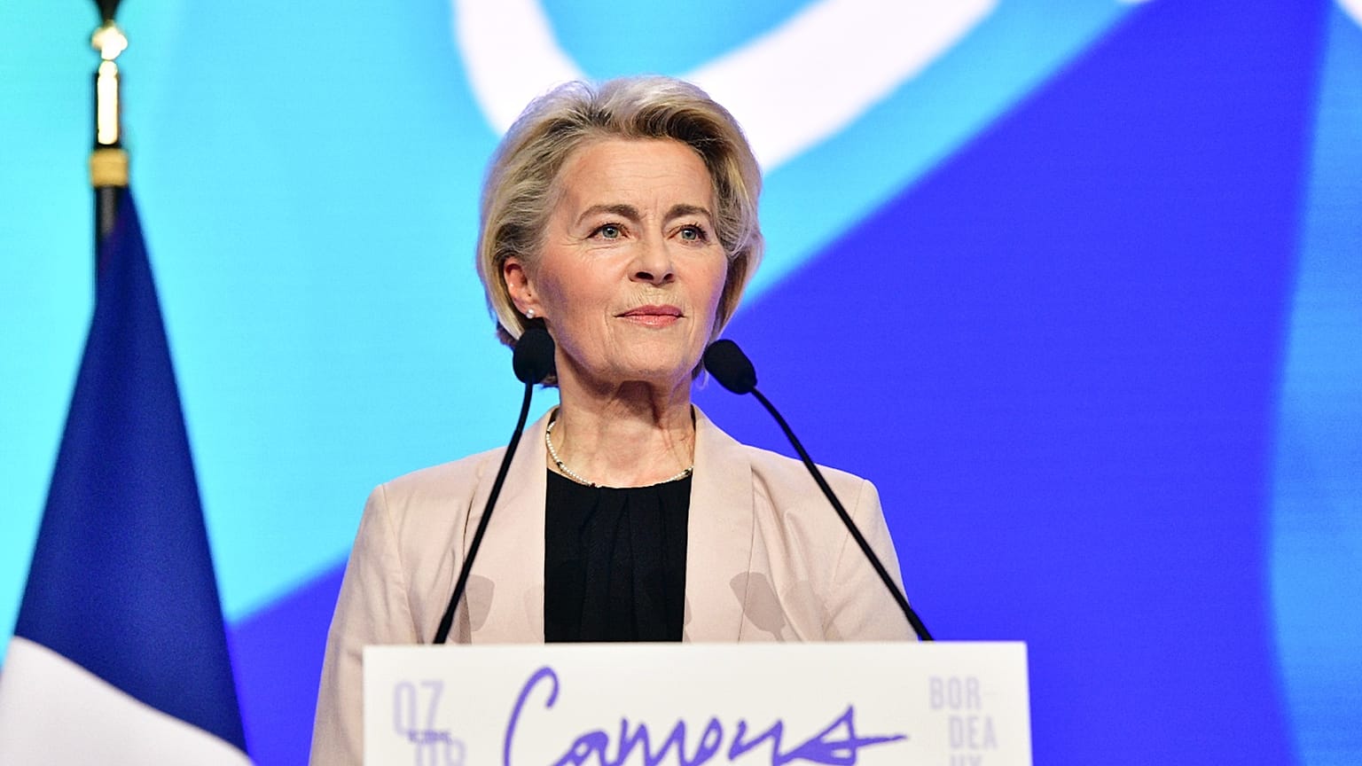 Ursula von der Leyen si è ammalata di polmonite.