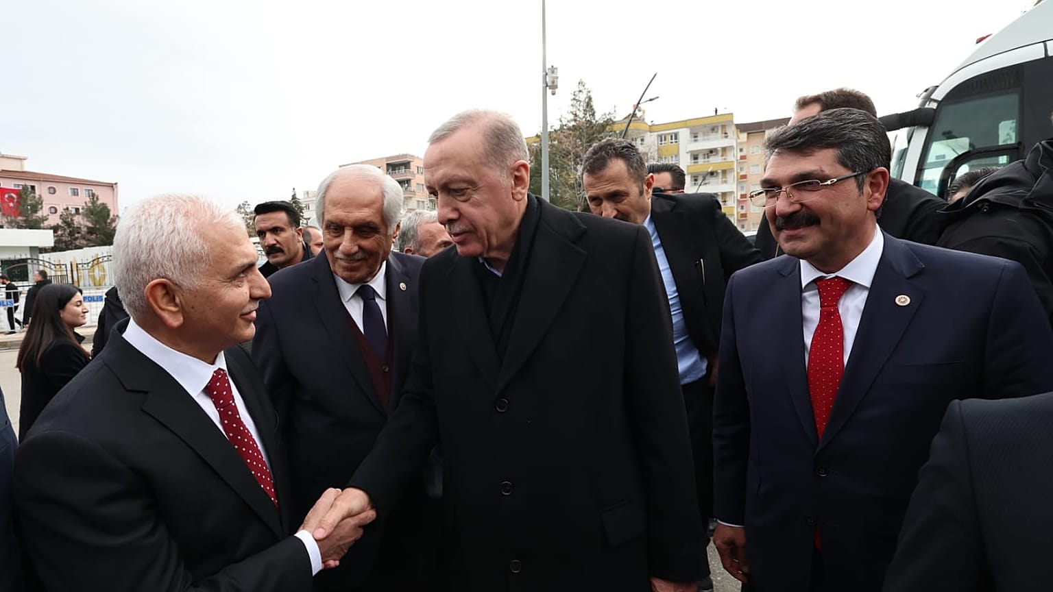 AK Parti Siirt Milletvekili Mervan Gül, Cumhurbaşkanı Recep Tayyip Erdoğan ile selamlaşıyor, 28 Mart 2024