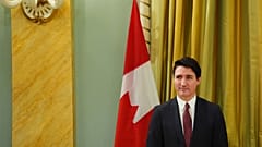 Premierminister Justin Trudeau schaut bei der Vereidigung des Kabinetts in der Rideau Hall in Ottawa zu, am Freitag, 20. Dezember 2024.