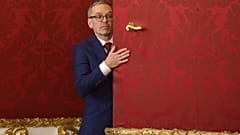 Der Vorsitzende der Freiheitlichen Partei Österreichs, Herbert Kickl, verlässt am Montag, den 6. Januar 2025, das Präsidentenbüro in Wien, Österreich.