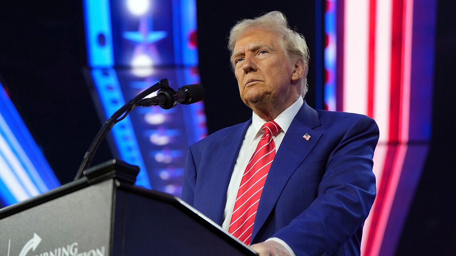 Le président élu Donald Trump s'exprime lors de l'AmericaFest, le dimanche 22 décembre 2024, à Phoenix.