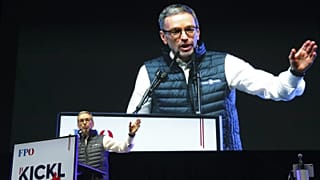 Herbert Kickl FPÖ-vezér a tavaly szeptemberi bécsi kampányzáró nagygyűlésen
