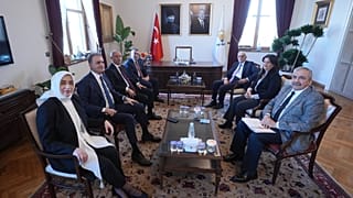 AK Parti (solda) ve DEM Parti (sağda) heyetlerinin Türkiye Büyük Millet Meclisi'ndeki (TBMM) görüşmesi, 6 Ocak 2025