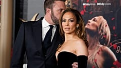 Ben Affleck ve Jennifer Lopez bir galada.