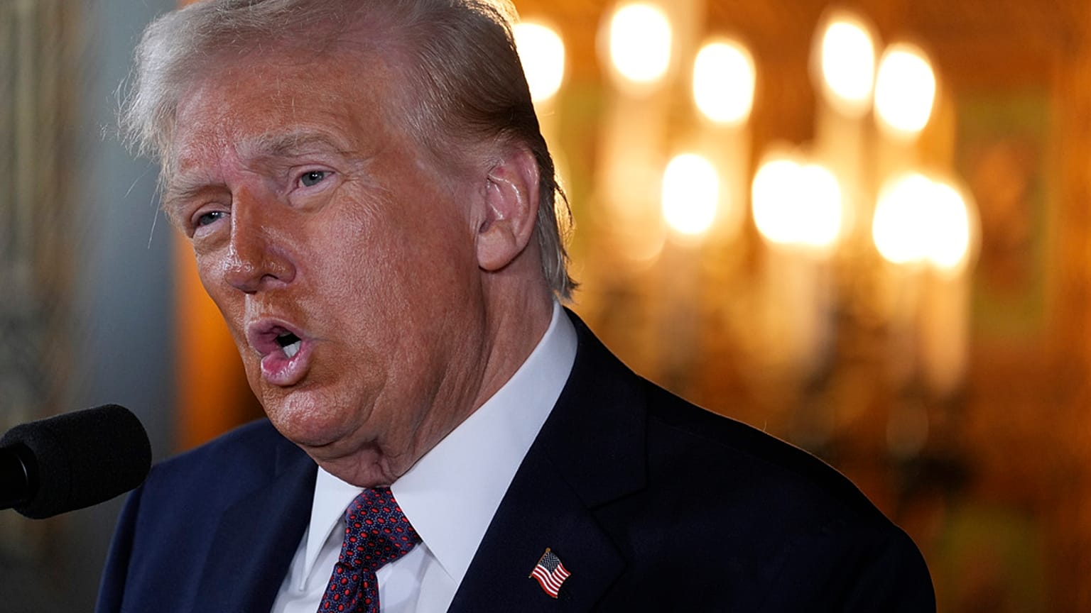 Trump äußerte sich während einer Pressekonferenz in seinem Privatclub Mar-a-Lago in Florida zu Grönland und dem Panamakanal.